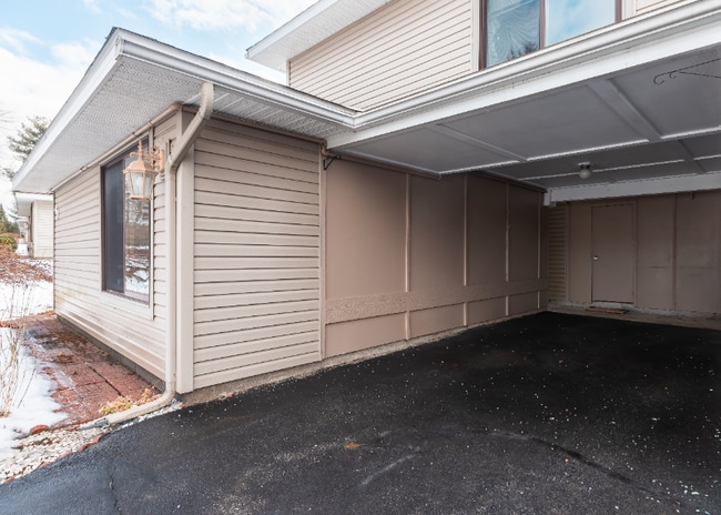 Building Photo - 43 Commons Dr