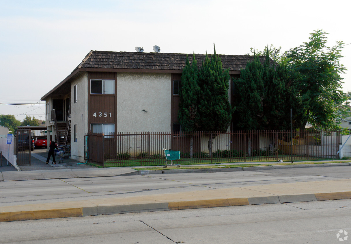 Building Photo - 4351 W Rosecrans Ave