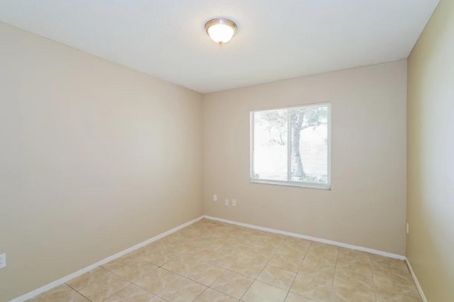 Building Photo - 1200 Blufield Ave
