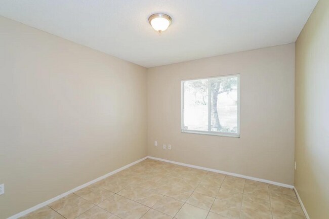 Foto del edificio - 1200 Blufield Ave