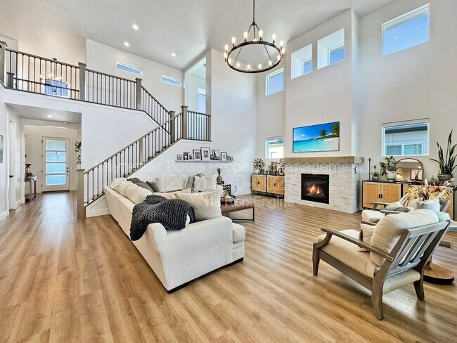 Foto del edificio - 8168 W Brooks Dr