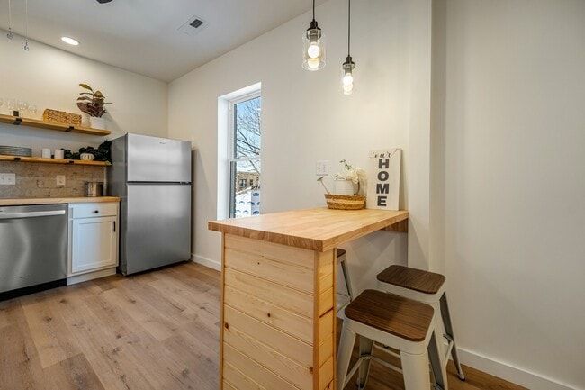 Building Photo - 1014 9th Ave