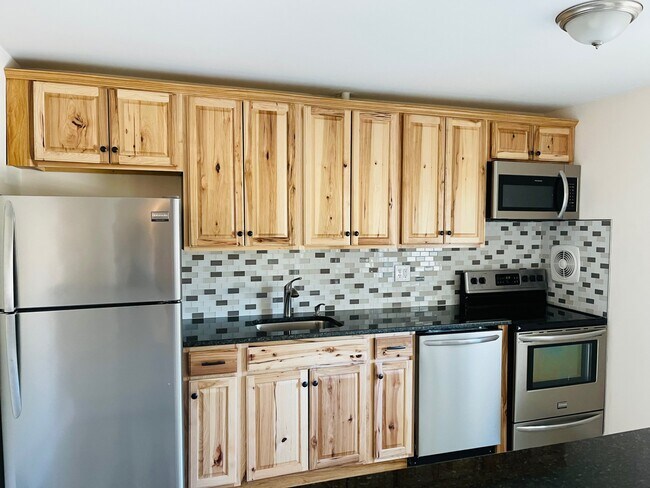Building Photo - 250 Beechwood Ave