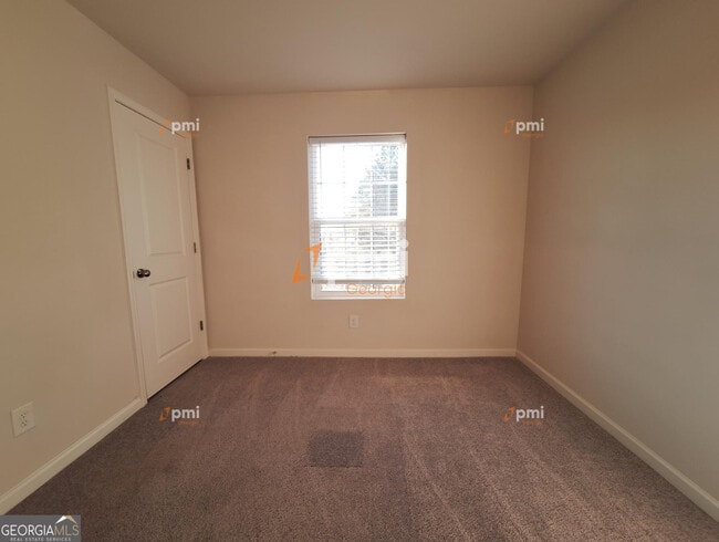 Building Photo - 127 Maple Dr