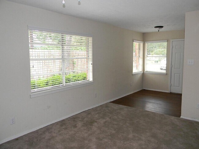 Building Photo - 5220 Antha St