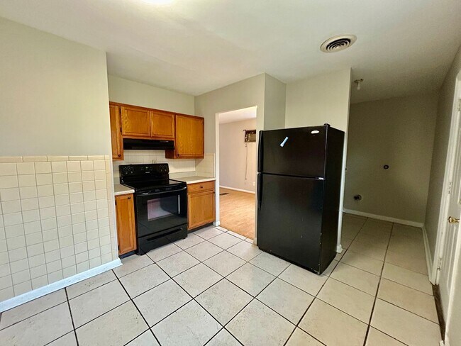 Foto del edificio - 3 Bedroom! Available Now!