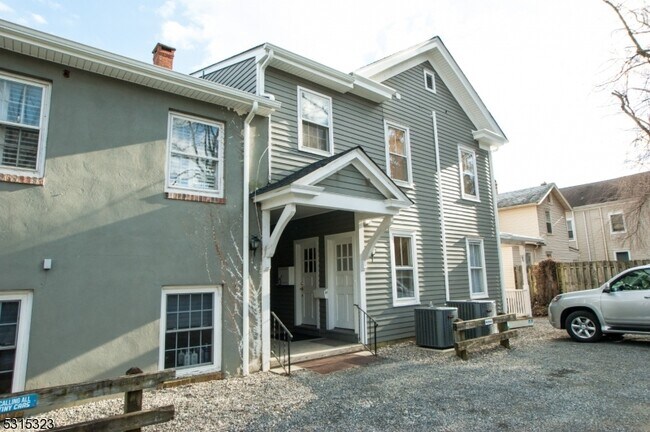 Building Photo - 21 E Main St