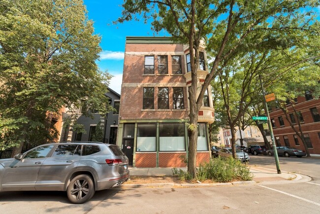 Building Photo - 2329 N Oakley Ave