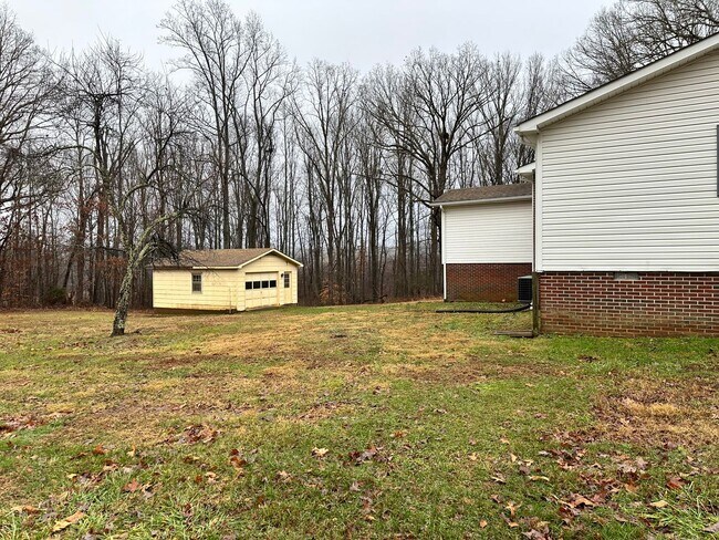 Building Photo - Spacious 3-Bedroom Home with Basement and ...