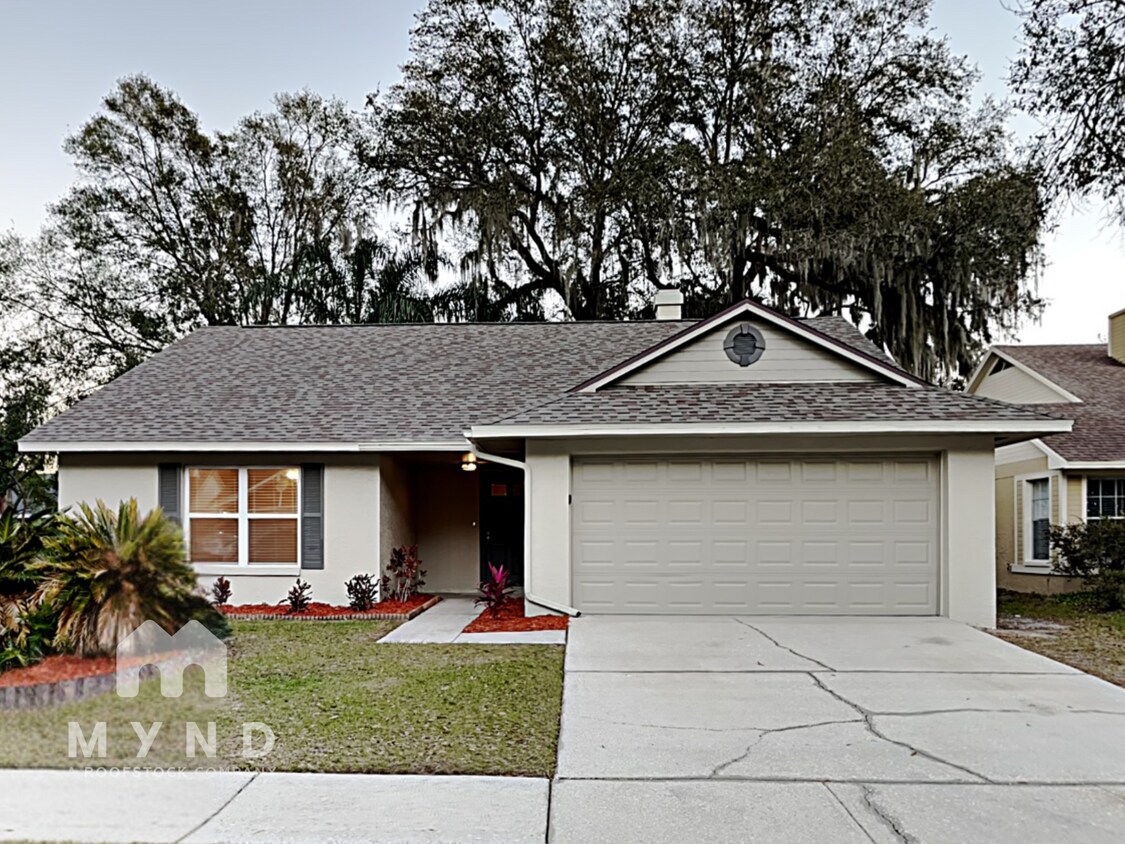 Foto principal - 2030 Shadow Pine Dr