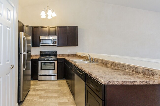 Foto del edificio - 2 bed 2 bth duplex- available now