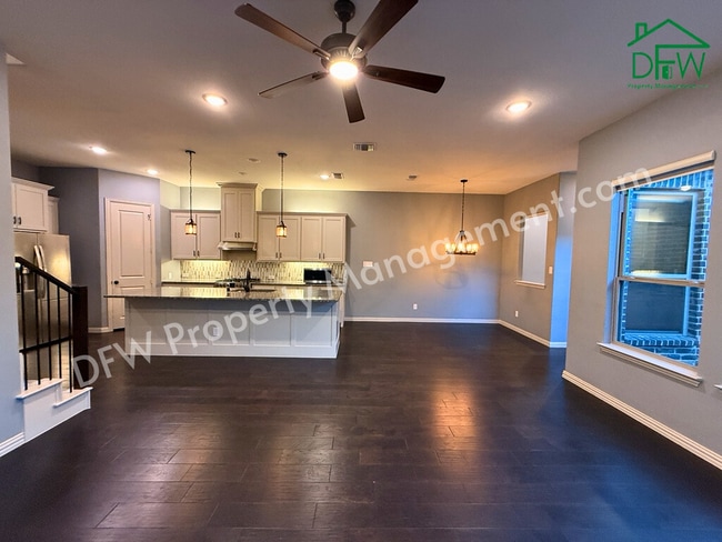 Foto del edificio - Spacious 3-Bedroom Townhome in Prime Arlington Location – Stylish, Modern, and Move-In Ready!