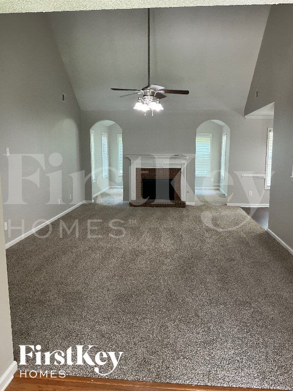 Building Photo - 3349 Meadovista Dr