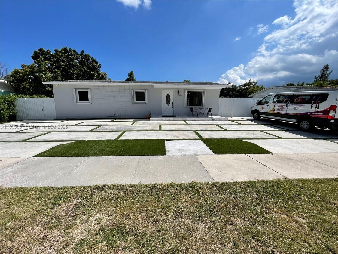 Primary Photo - 15550 SW 308th St