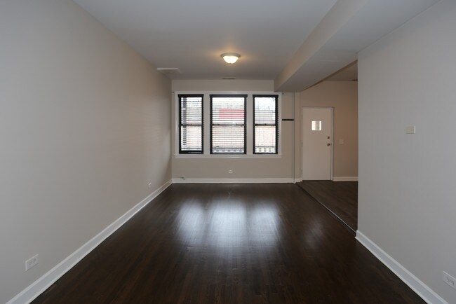 Building Photo - 4655 N Lincoln Ave