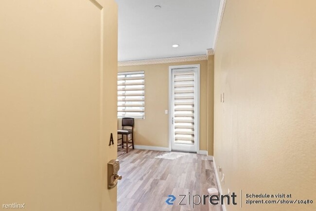 Building Photo - 2 br, 2.5 bath Townhome - 977 24th St, Oak...