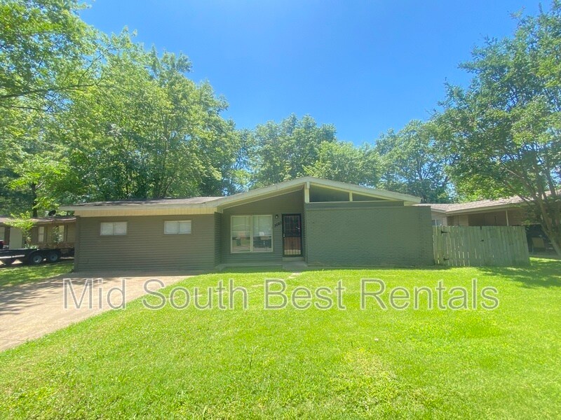 Primary Photo - 3083 Bluffdale St