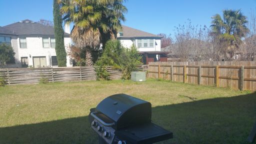 Foto del edificio - Northeast Four Bedroom with fresh paint and new floors.