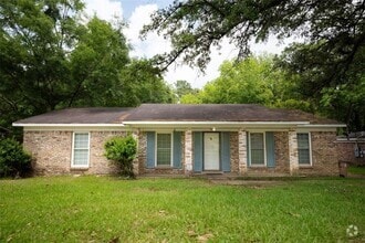 Building Photo - 5400 Larchmont Dr
