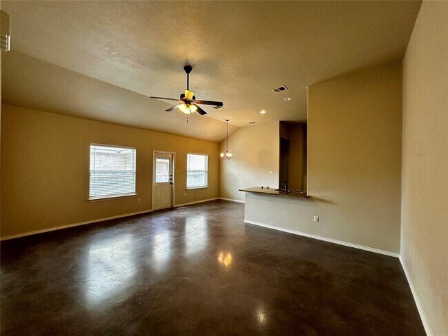 Building Photo - 533 Jack Rabbit Ln