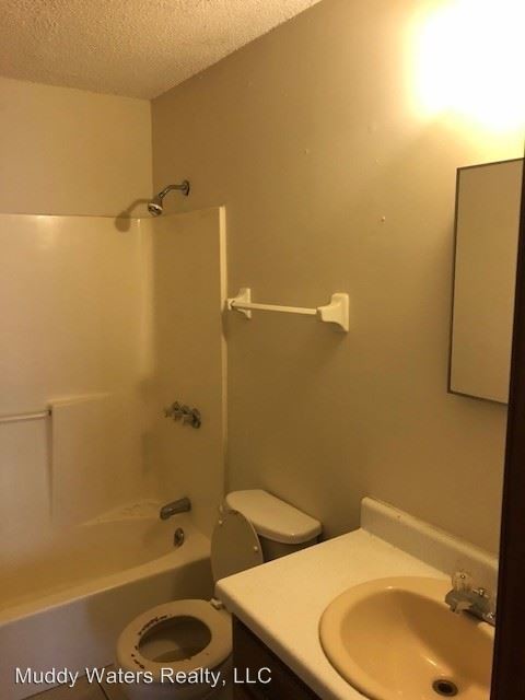 Building Photo - 3 br, 1.5 bath House - 4631 Tacoma Place