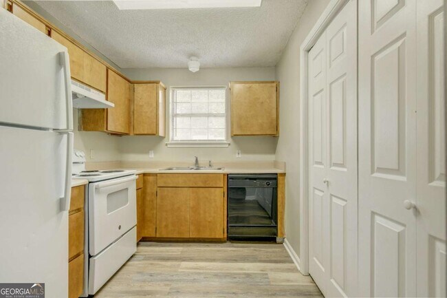 Building Photo - 426 Admiral's Walk Dr
