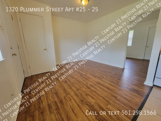Building Photo - 1320 Plummer St
