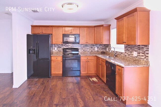 Building Photo - 3618 Sarah St