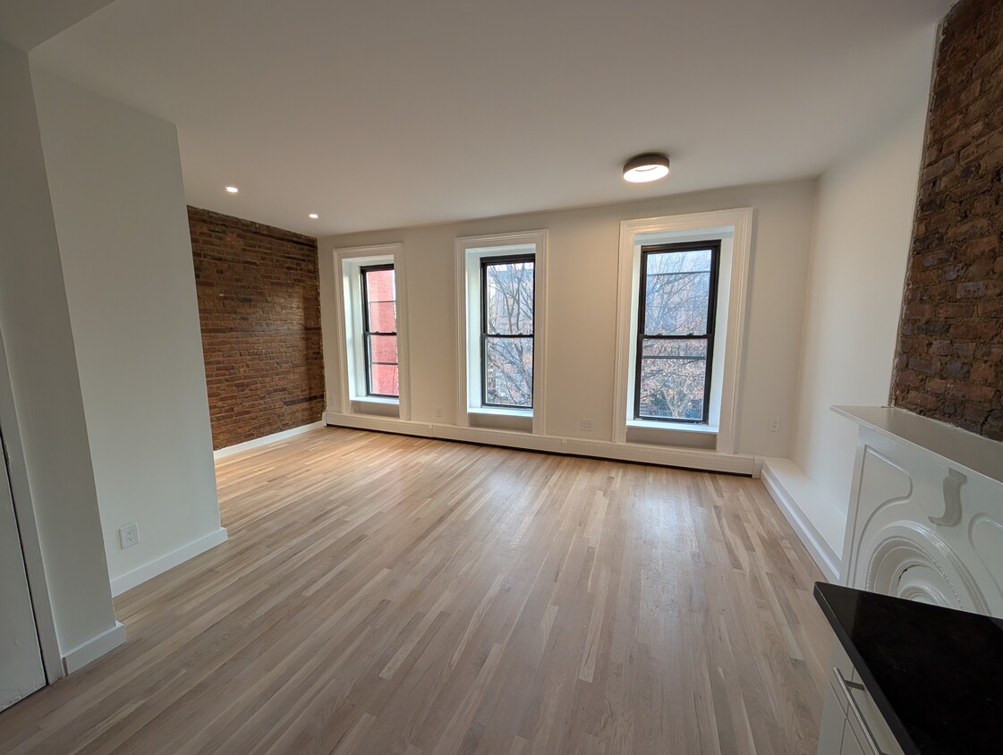 Foto principal - 161 Gates Ave