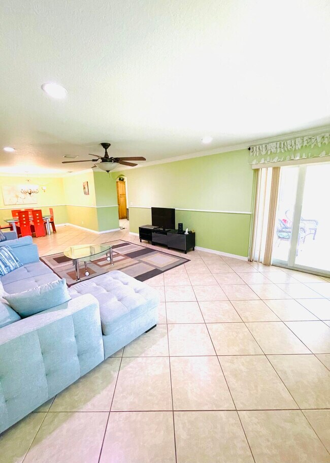 22765 SW 66th Ave Unit 208, Boca Raton, FL 33428 Condo for Rent in