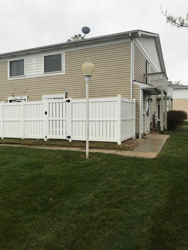 Foto del edificio - 1566 Cornell Cir