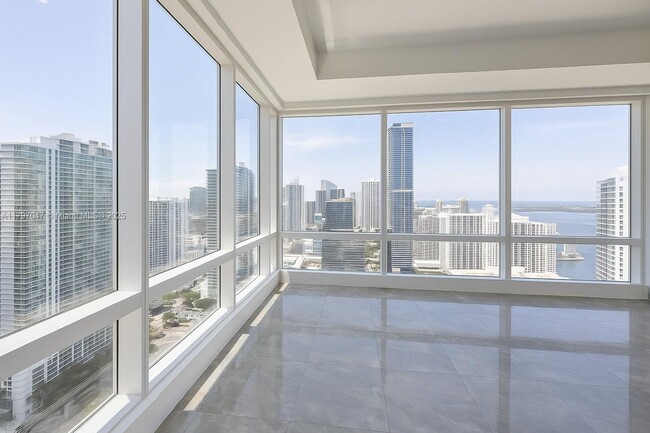 Building Photo - 1425 Brickell Ave
