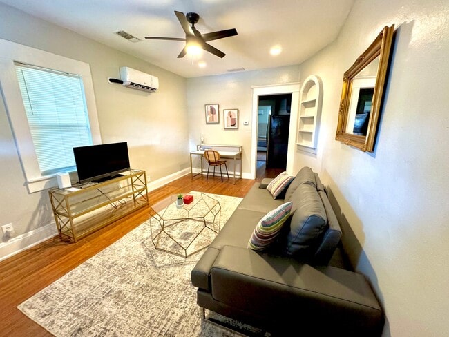 Foto del edificio - 658 Cascade Ave SW