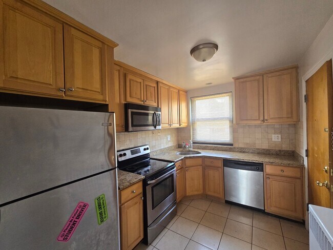 Foto del edificio - 7322 N Ridge Ave