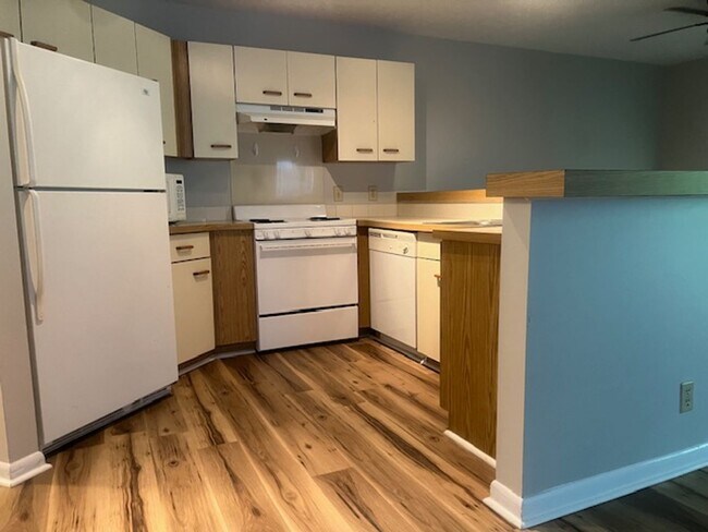 Building Photo - 6792 Willowbrook Dr
