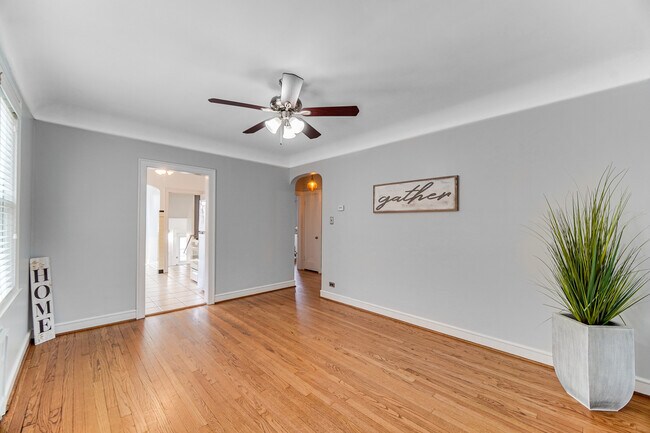 Building Photo - 3338 N Rutherford Ave