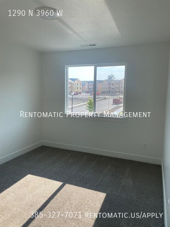 Building Photo - 1290 N 3960 W
