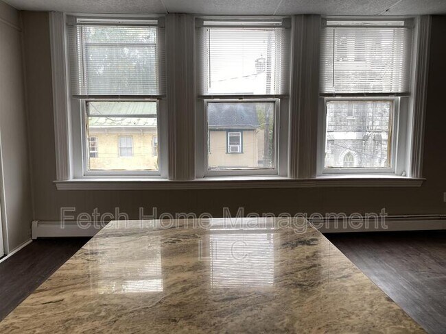 Foto del edificio - 122 W Market St