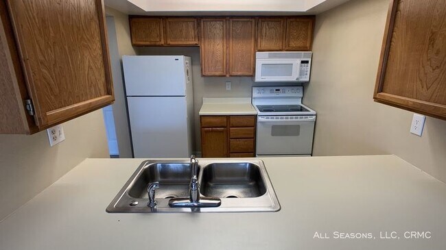 Building Photo - 144 W Rockrimmon Bl #101