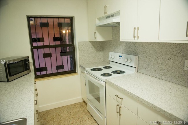 Building Photo - 3030 SW 97th Ave