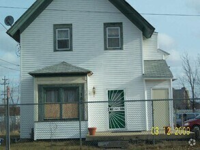 Building Photo - 100 Upton Ave
