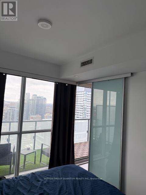 Building Photo - 15 Grenville St