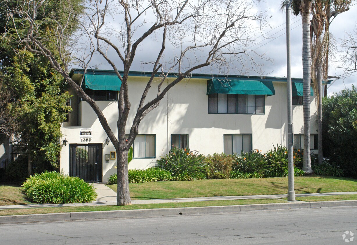 Primary Photo - 1360 Roxbury Dr