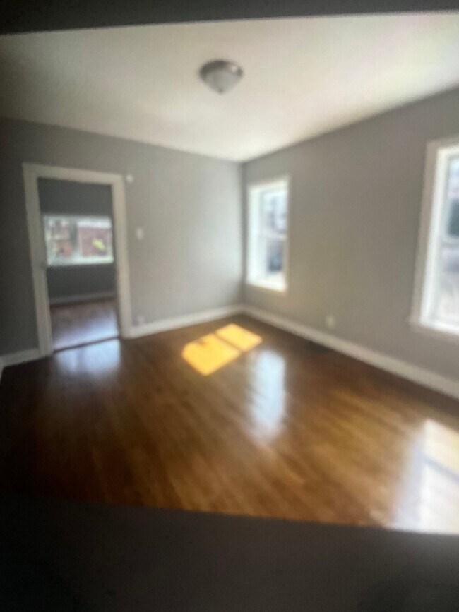 Foto del edificio - 7847 S Bennett Ave