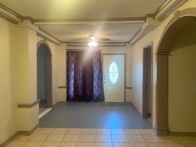 Building Photo - 5305 Bonner Dr