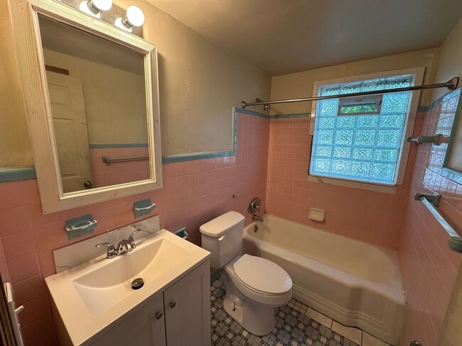 Building Photo - 26 W Boston Ave