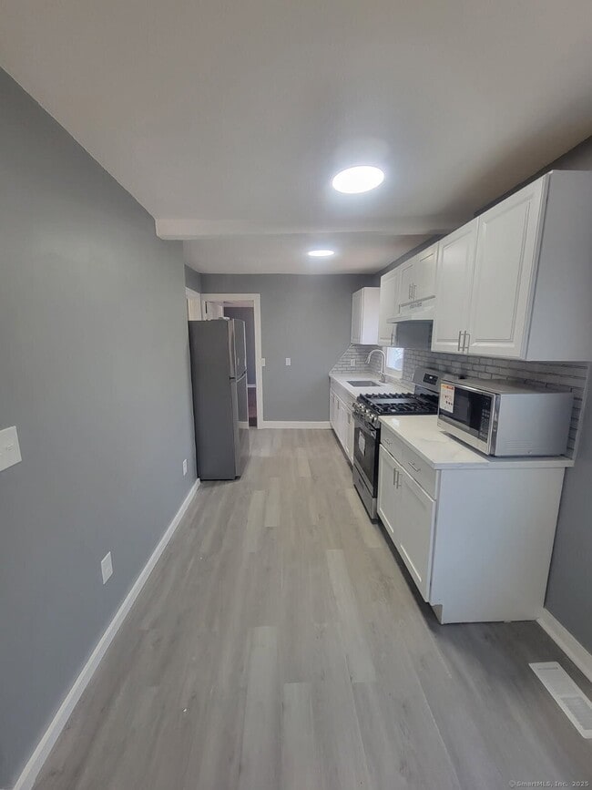 Building Photo - 408 Legion Ave