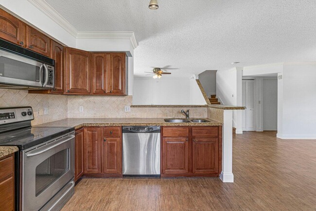 Building Photo - 111 Yacht Club Way