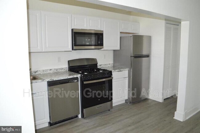 Building Photo - 1346 Cambria St