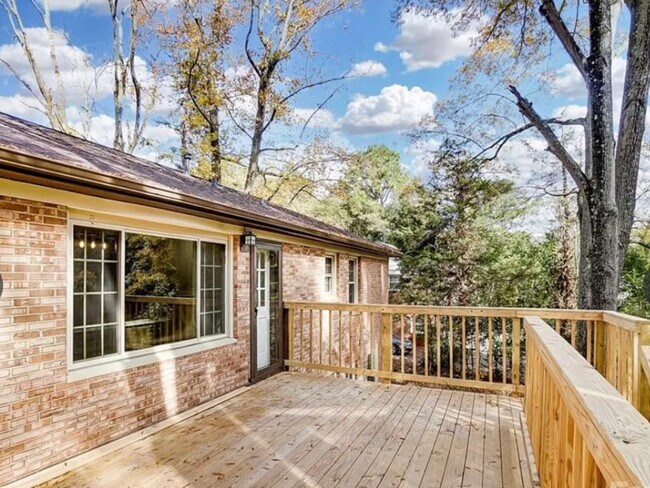 Building Photo - 5922 Amity Pl